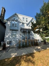 Building Photo - 916 E Lyon St