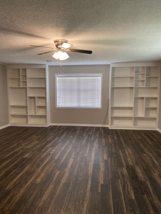 Foto del edificio - 100 Medina Dr