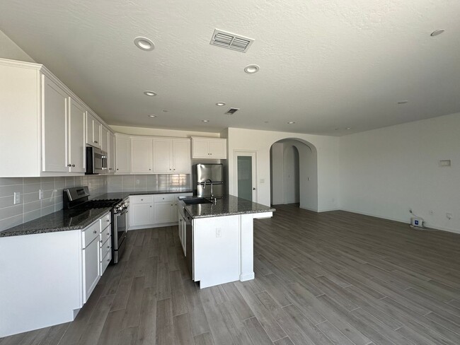 Foto del edificio - Newer home in desirable part of Visalia!!