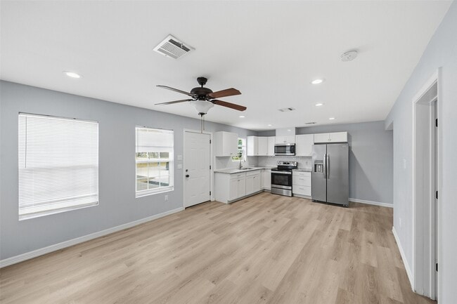 Foto del edificio - 8595 Parkway Dr