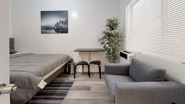 Foto del edificio - 647 W 18th St