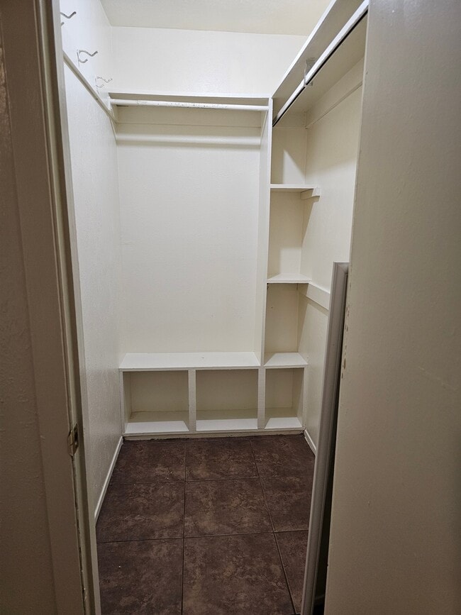 Building Photo - 2942 Bernice Dr