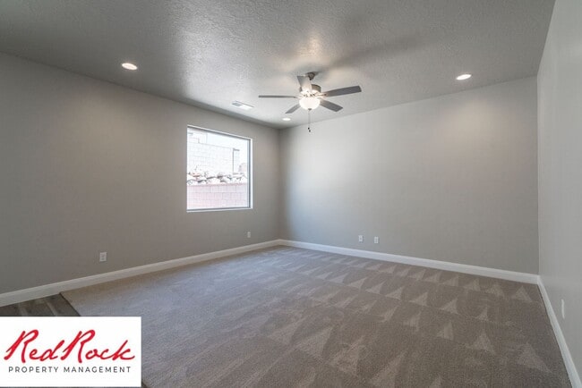 Building Photo - Stunning 4 Bedroom Townhome in Hurricane H...