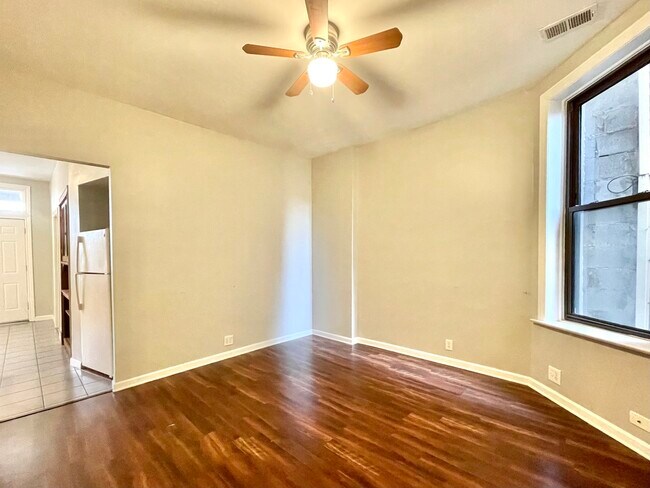 Foto del edificio - 2747 W Armitage Ave