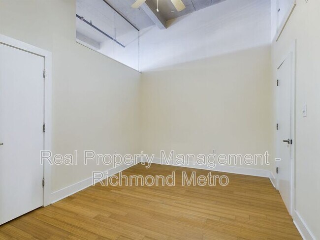 Building Photo - 815 Perry St