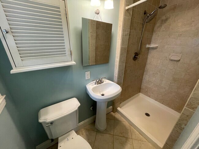 Building Photo - 1027 Habersham Dr