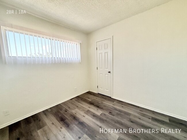 Foto del edificio - 7919 S Hoover St
