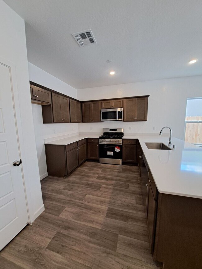 Foto del edificio - Beautifully Built Home! 3 bed, 2 bath