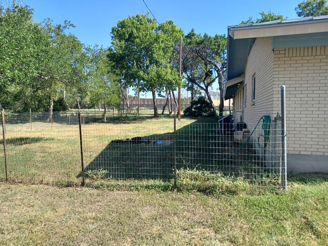 Building Photo - 11158 Circle Dr