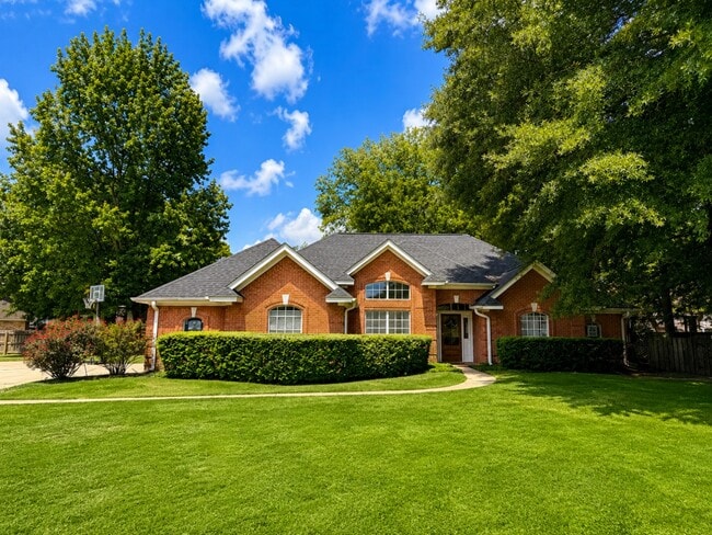 Photo - 206 Hunnington Dr. House