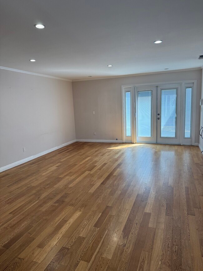 Foto del edificio - 5906 Graves Ave