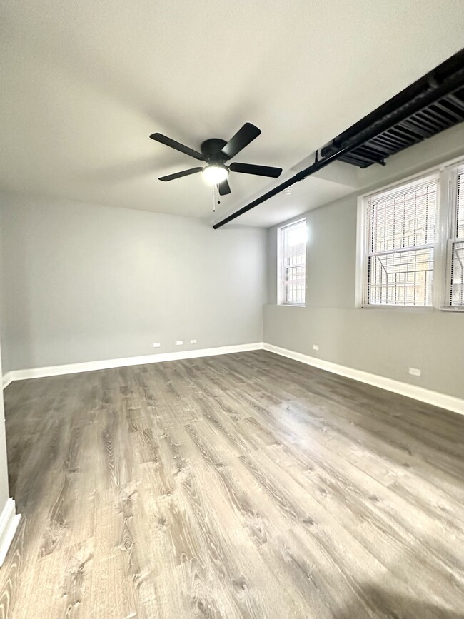 Studio Coming Available April / 2025 - 4241 Kenmore Apartments