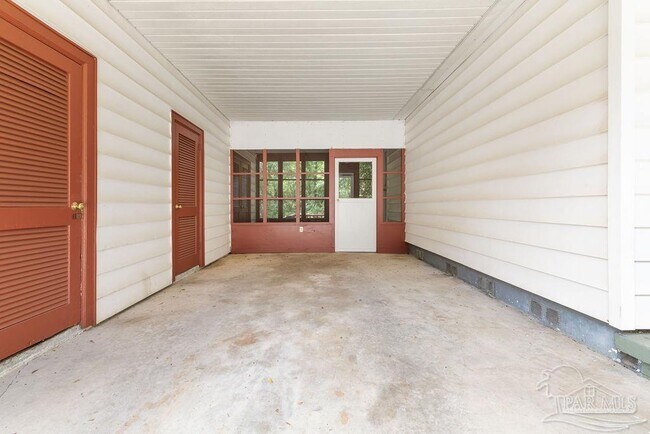 Building Photo - 4936 Springhill Dr