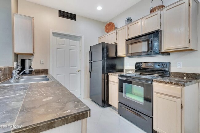 Foto del edificio - 9253 N Firebrick Dr