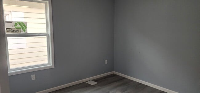 Building Photo - 632 Adams Ave
