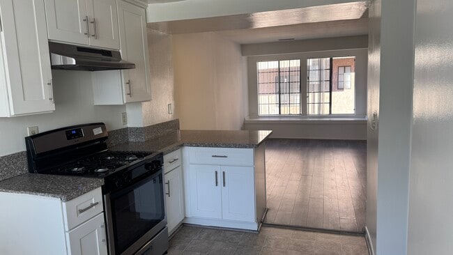 Building Photo - 2307 N Cahuenga Blvd