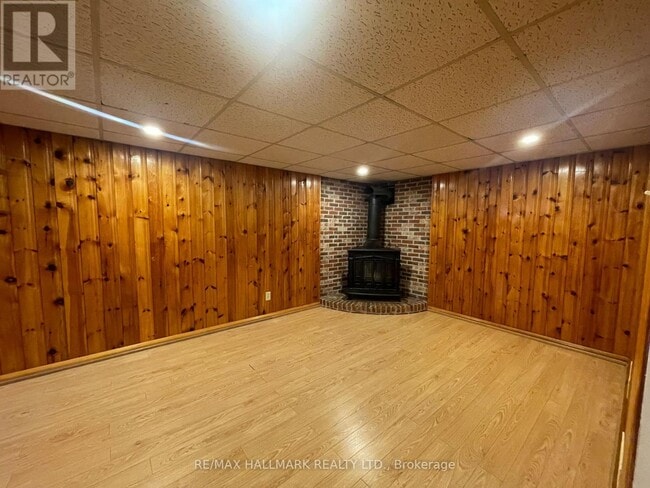 Building Photo - 116 Cartier Crescent
