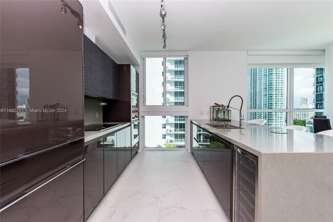 Building Photo - 1080 Brickell Ave