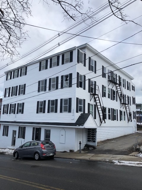 Primary Photo - 39 Hill St