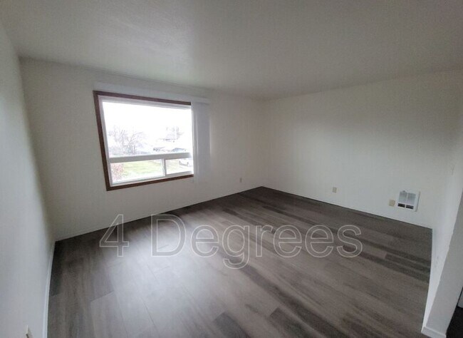 Foto del edificio - 909 E Hoffman Ave