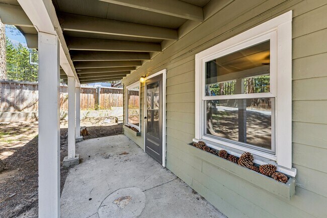 Foto del edificio - 3533 Bobby Grey Cir