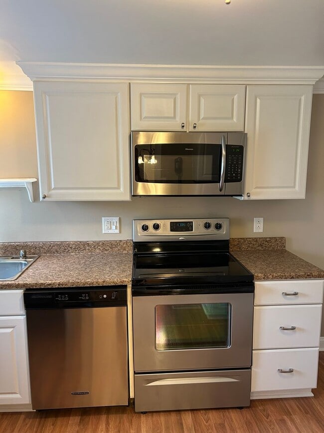 Modern Charm: 2 BR Home with Finished Basement, Pet Friendly, Assigned Parking, and Prime Location! - Modern Charm: 2 BR Home with Finished Basement, Pet Friendly, Assigned Parking, and Prime Location!