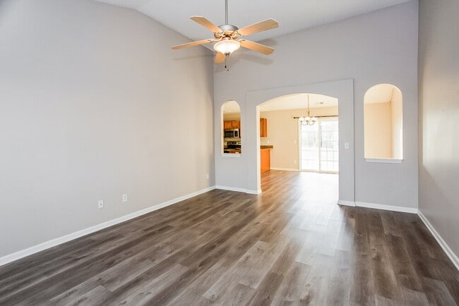 Building Photo - 234 Glencroft Dr