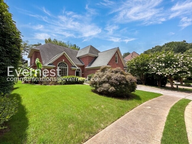 Building Photo - 5 Bed/3.5 Bath Home with Garage /Available Now!