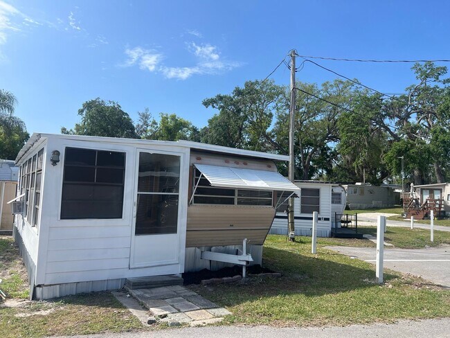 Building Photo - 1/1 Mobile Home - Rent to own - Zephyrhills, FL