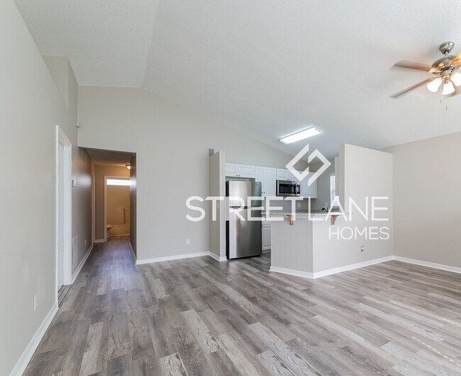 Foto del edificio - NOW OFFERING $250 OFF FIRST FULL MONTH'S R...