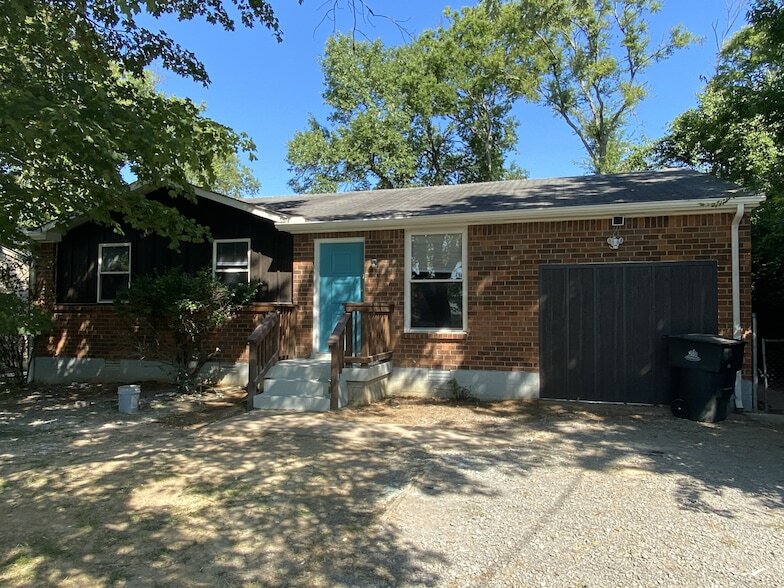 Primary Photo - 3232 Hinkle Dr
