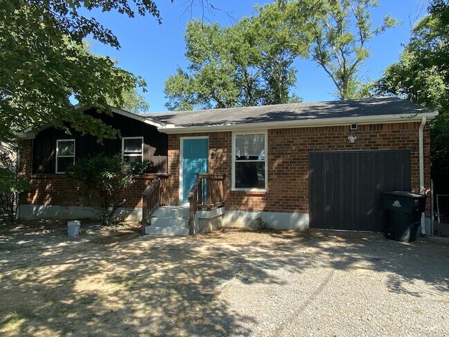 Foto del edificio - 3232 Hinkle Dr