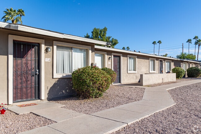 Camelback - Building - Camelback Courtyard