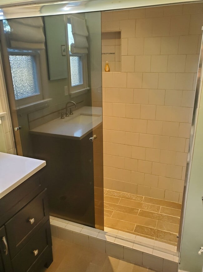 Foto del edificio - 621 Eaton Dr