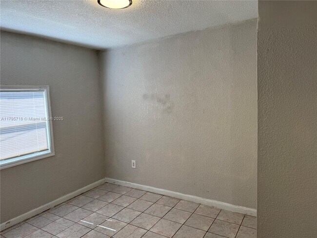 Building Photo - 153 NW 35th St