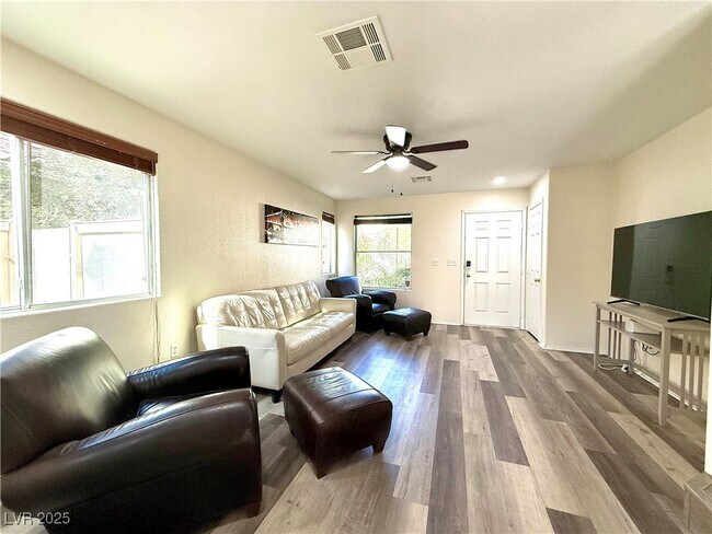 Building Photo - 3817 Bayamon St