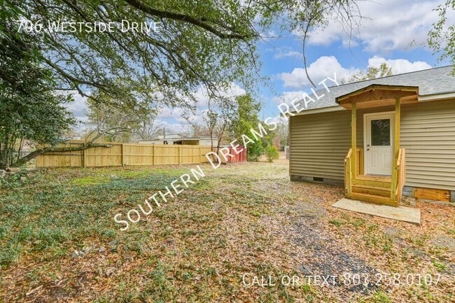 Building Photo - 706 Westside Dr