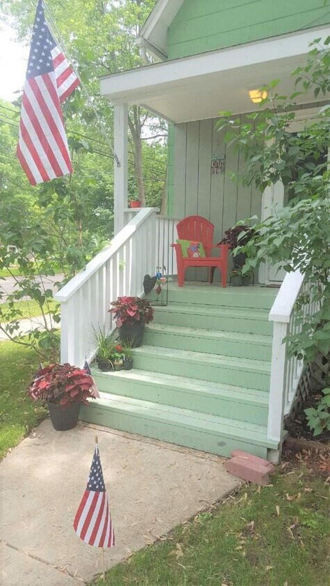 Primary Photo - 602 Leonard Ave
