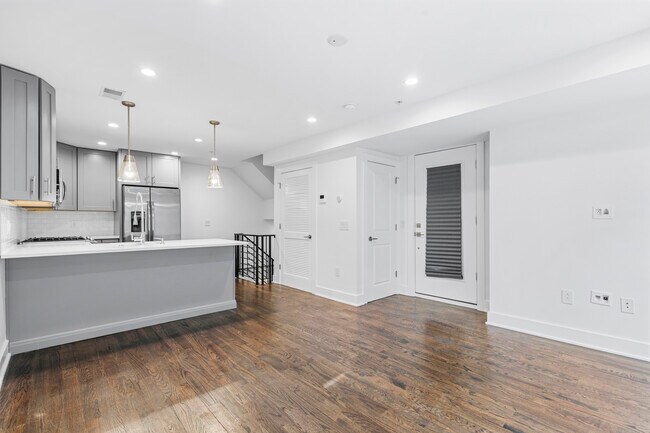 Kitchen/Living - 1649 E Eyre St