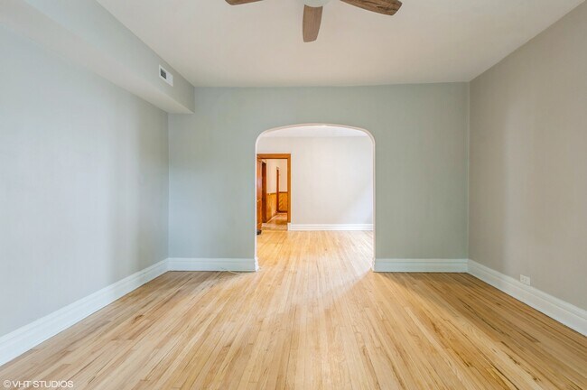 Foto del edificio - 5138 W Montrose Ave