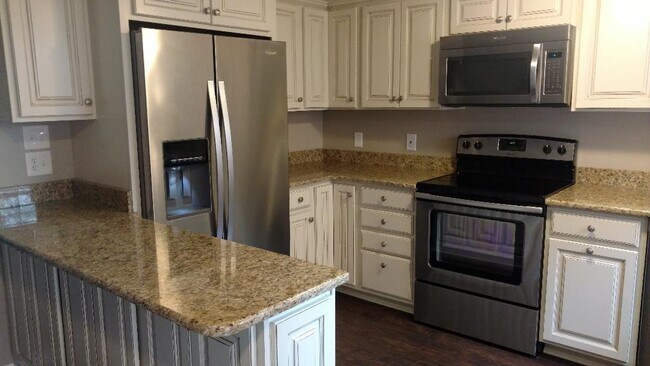Foto del edificio - Beautifully Renovated Townhome at The Forest