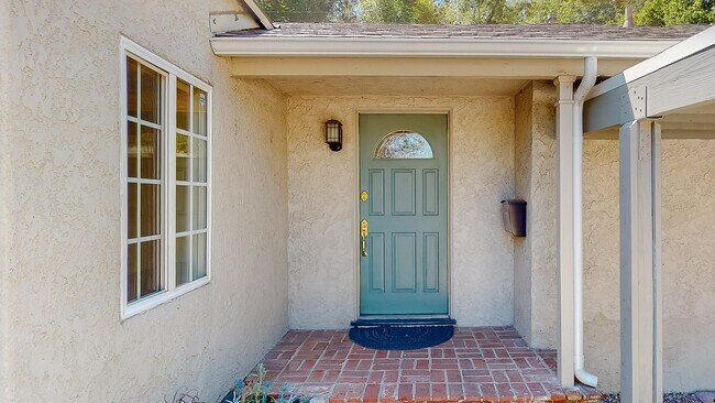 Puerta delantera... - 18406 Bessemer St