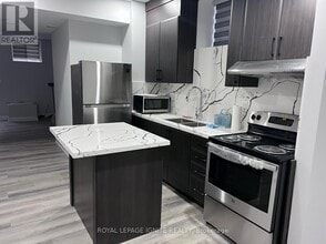 Building Photo - 90 Merlin St