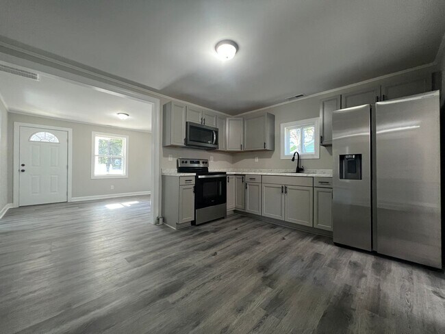 Foto del edificio - AVAILABLE TO SHOW!!!