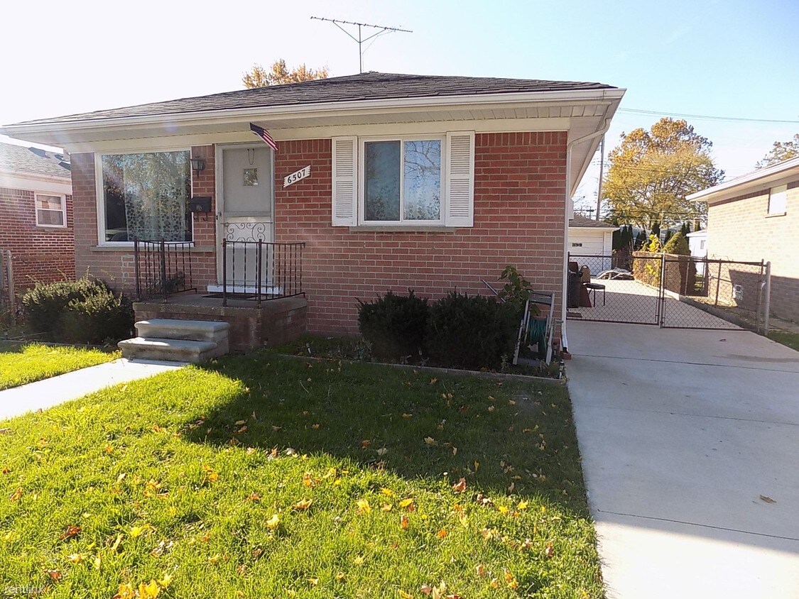 Primary Photo - 6507 N Vernon St