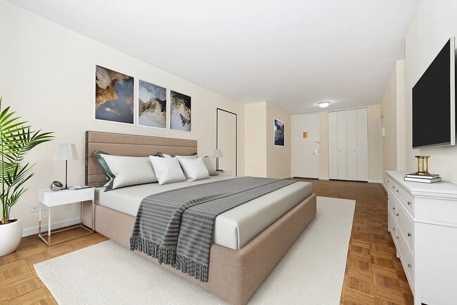 Building Photo - 245 E 44th St