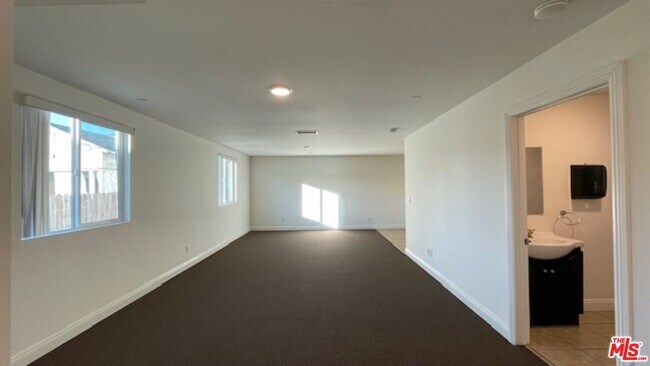 Building Photo - 1161 E 40th Pl