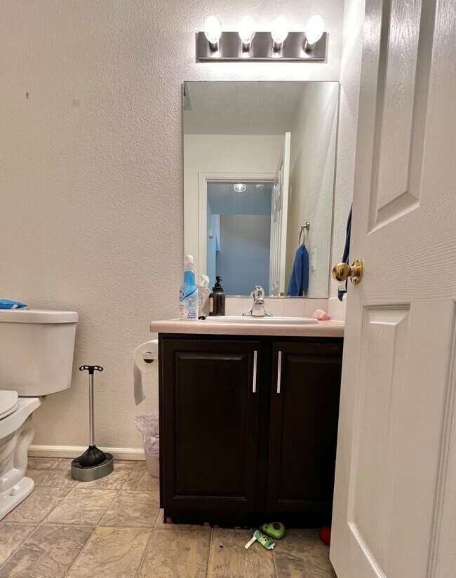 Foto del edificio - Fantastic 3 Bed 2.5 Bath Townhome in Water...