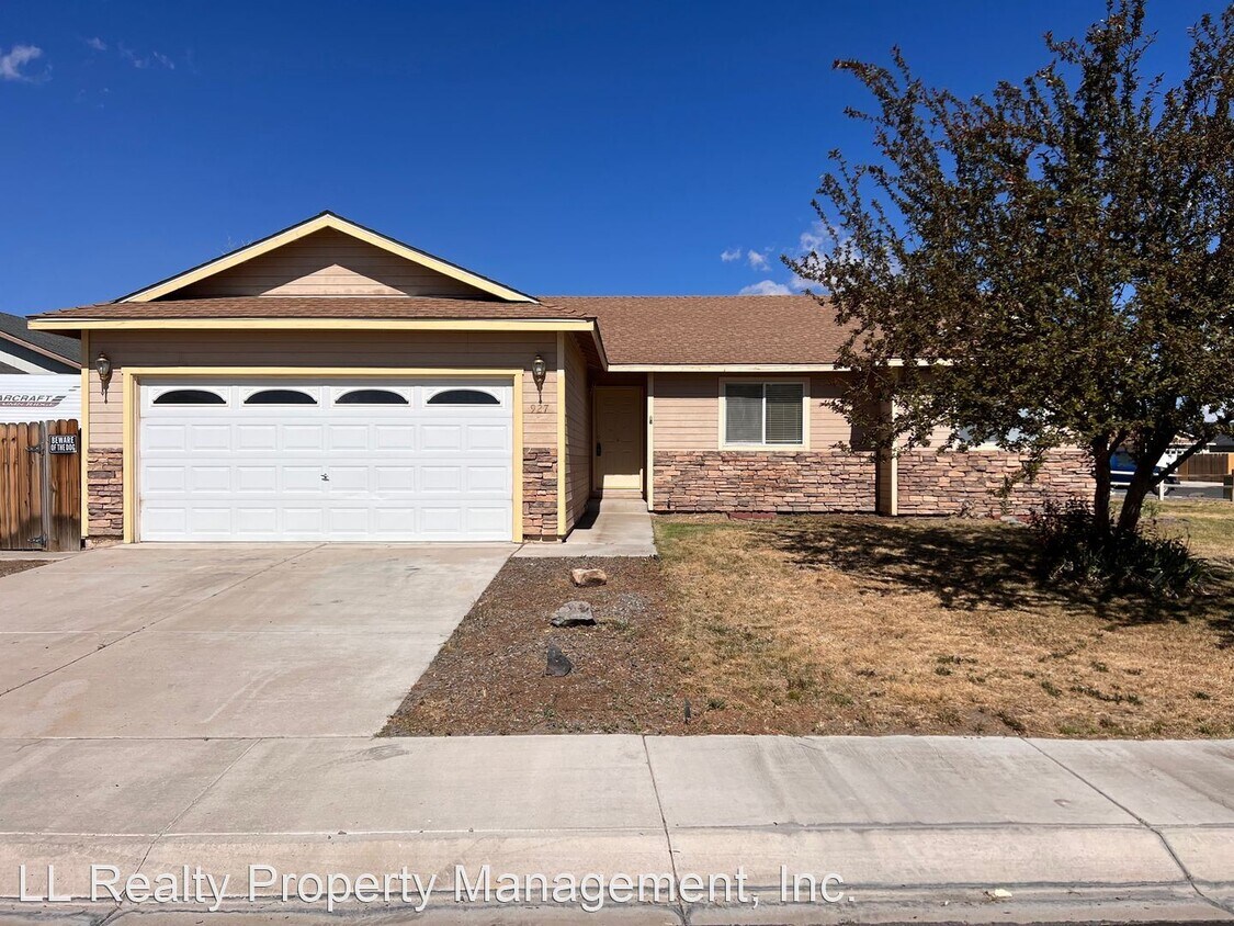 927 Jessica Ln, Fernley, NV 89408 House Rental in Fernley, NV