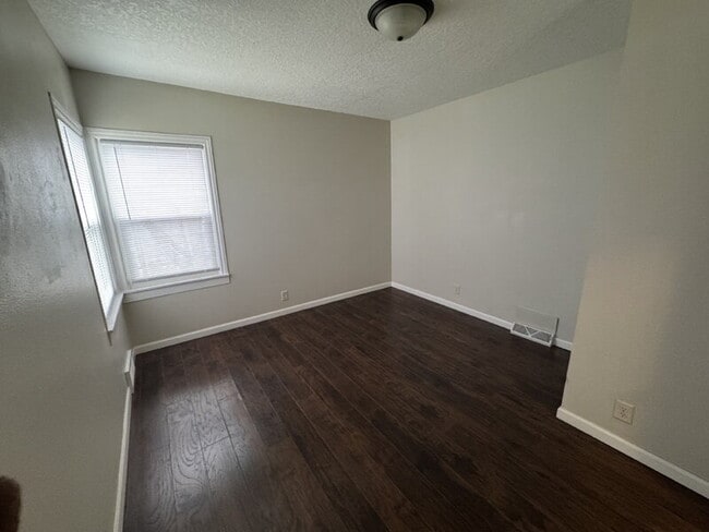 Building Photo - 714 Ovid Ave